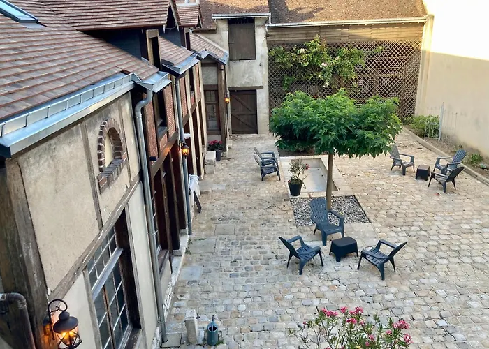 La Maison Virginie Appartements Climatises De 1 A 5 Pers Cosy Hyper Centre Cour Parking Linge Fibre Proximite Port Lac Canal Piscine
