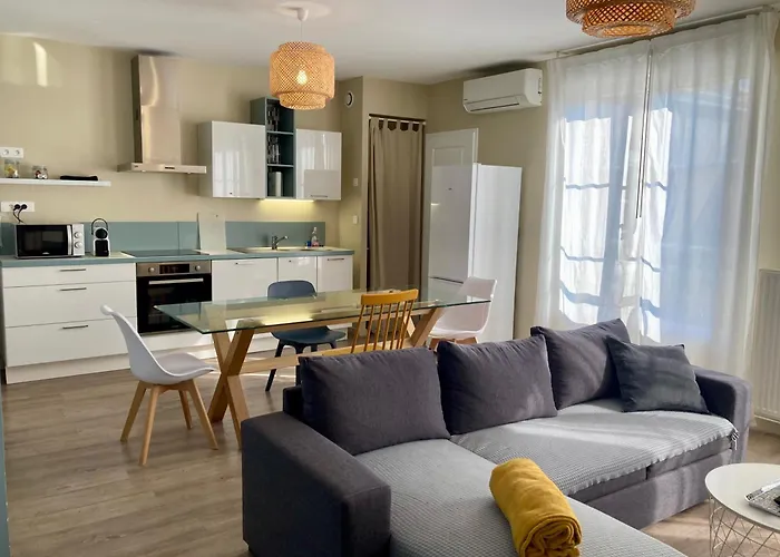 La Maison Virginie Appartements Climatises De 1 A 5 Pers Cosy Hyper Centre Cour Parking Linge Fibre Proximite Port Lac Canal Piscine