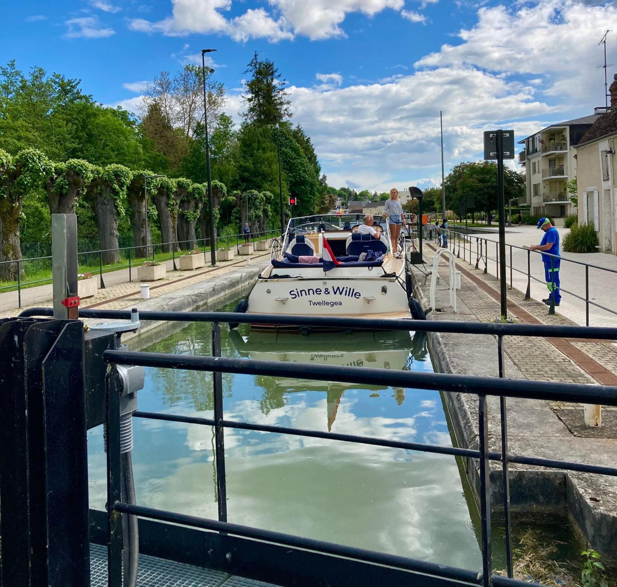 La Maison Virginie Appartements Climatises De 1 A 5 Pers Cosy Hyper Centre Cour Parking Linge Fibre Proximite Port Lac Canal Piscine * Montargis