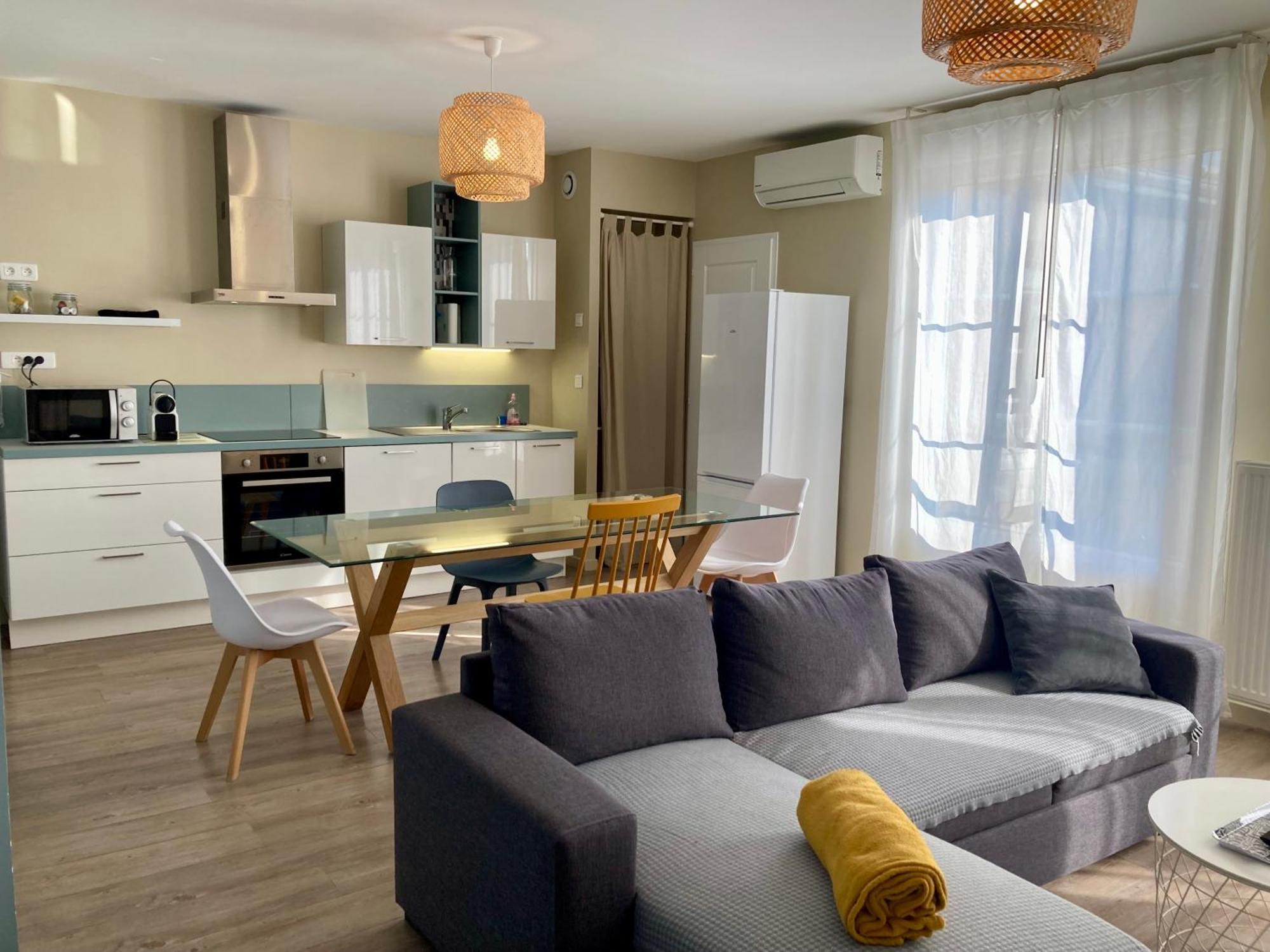 La Maison Virginie Appartements Climatises De 1 A 5 Pers Cosy Hyper Centre Cour Parking Linge Fibre Proximite Port Lac Canal Piscine